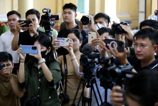 Phóng viên đang tác nghiệp tại một phiên tòa. Ảnh minh họa
