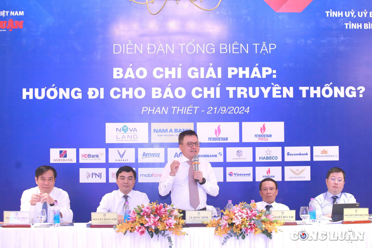 Ông Lê Quốc Minh - Ủy viên Trung ương Đảng, Tổng Biên tập Báo Nhân Dân, Phó Trưởng Ban Tuyên giáo Trung ương, Chủ tịch Hội Nhà báo Việt Nam phát biểu tại phiên thảo luận.
