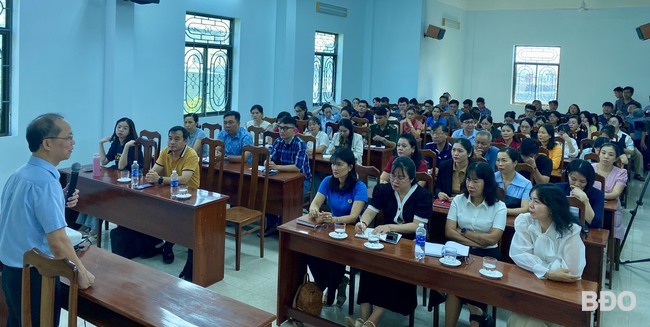 Quang cảnh lớp bồi dưỡng. Ảnh: LỆ HẰNG  