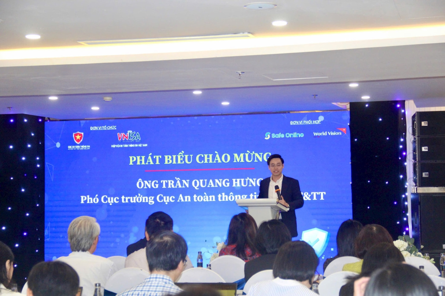 Lãnh đạo Cục An toàn thông tin chia sẻ nhận thức về an toàn thông tin. Ảnh: Thảo Anh
